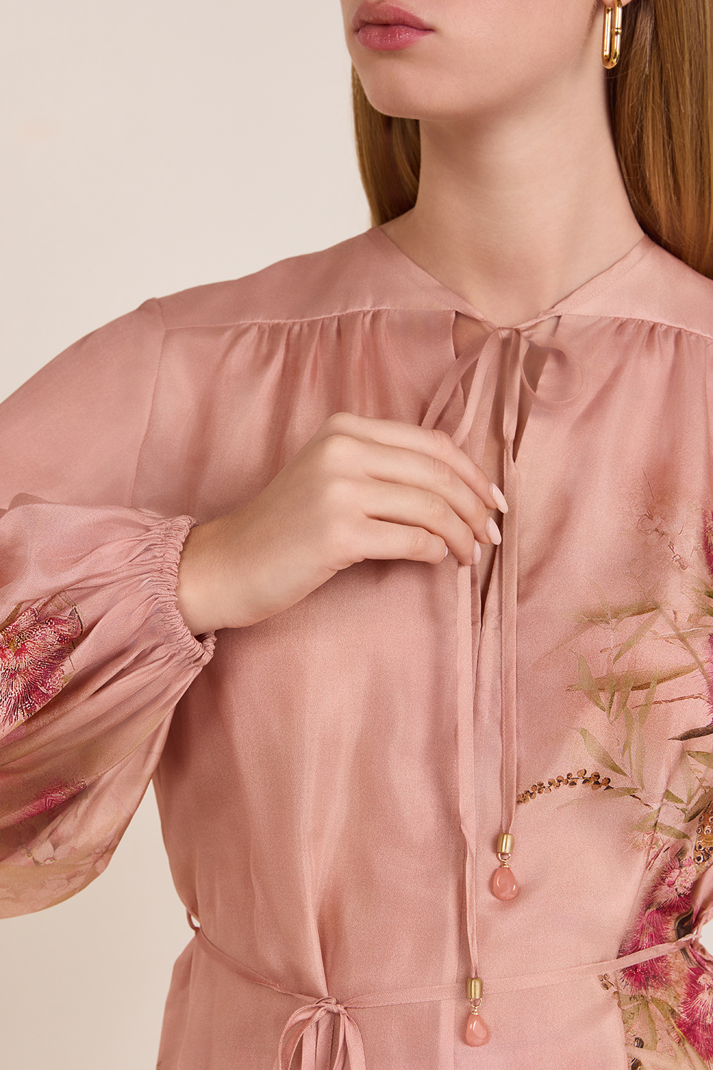 תמונת תקריב דוגמן של חולצת טוניקה