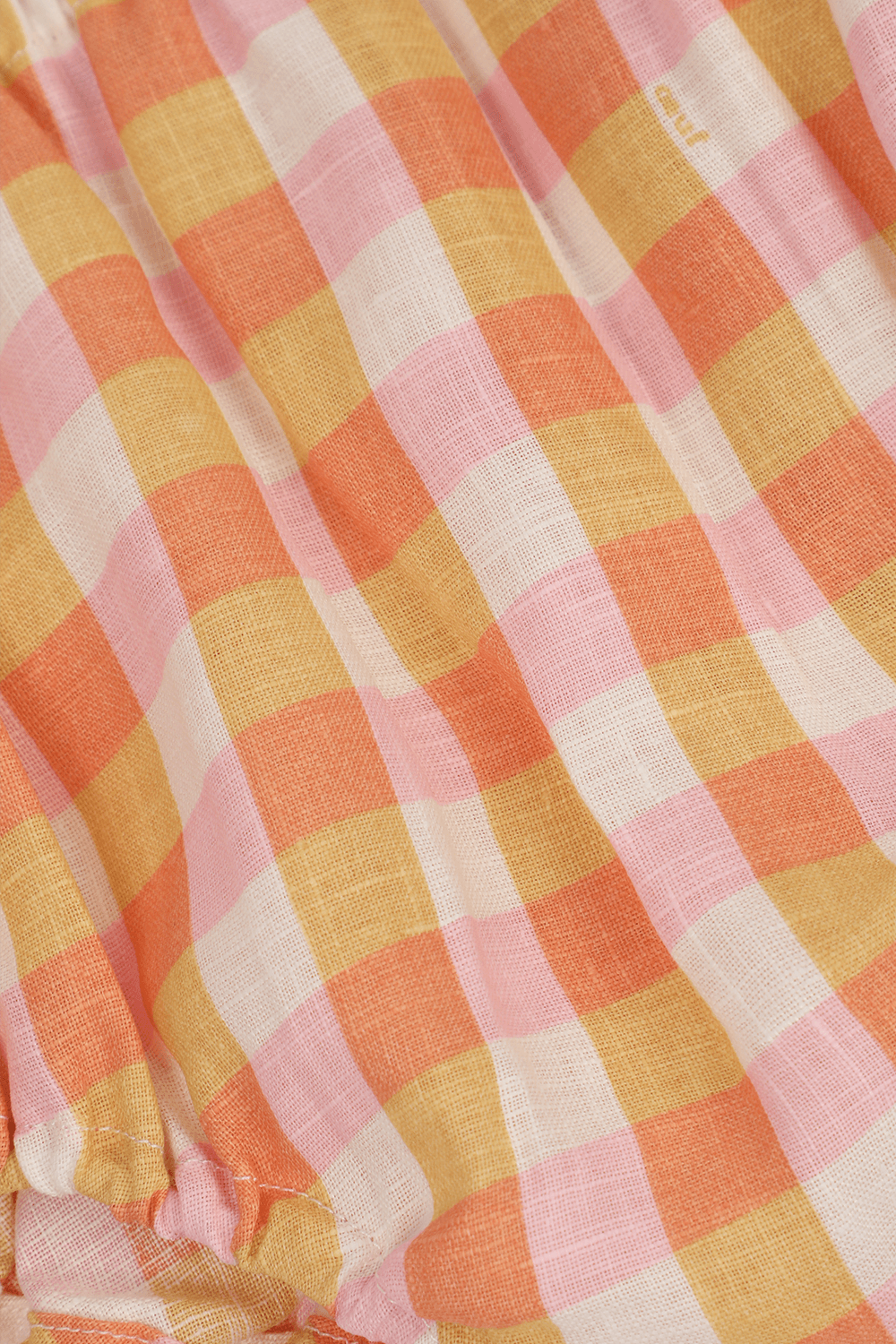 תמונת פנים של גילאי 6-18 חודשים שמלה משובצת כתומה עם כיווצים