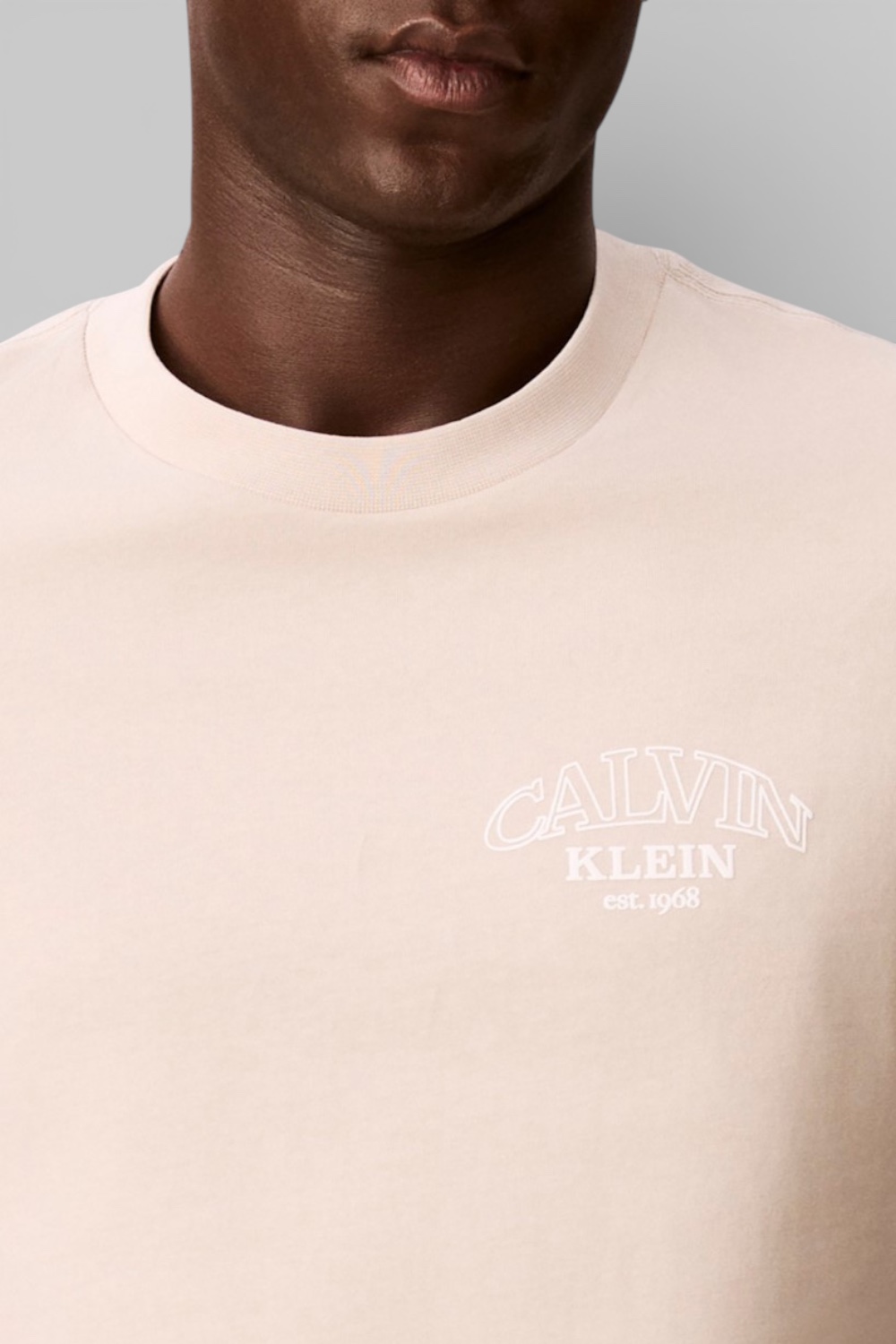 תמונת תקריב דוגמן של חולצת טי