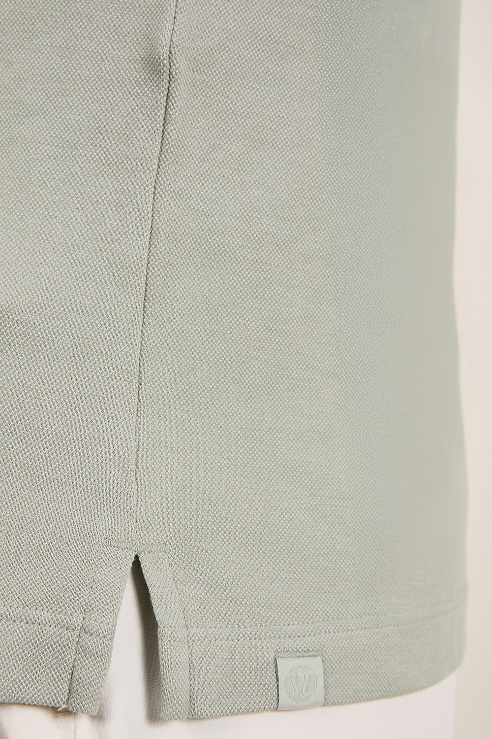 תמונת תקריב דוגמן של Cotton Pique Short-Sleeve Polo Shirt