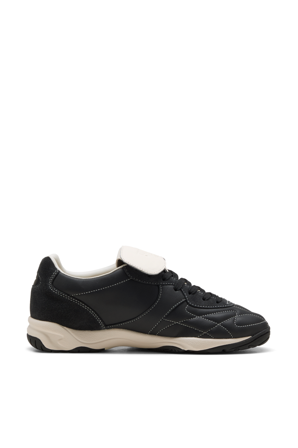 תמונה קידמית של נעלי סניקרס