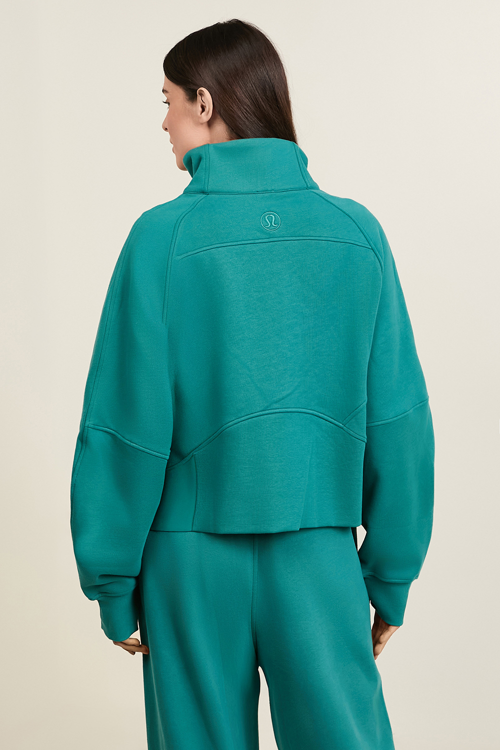 תמונת דוגמן אחורית של Scuba Oversized Funnel Neck