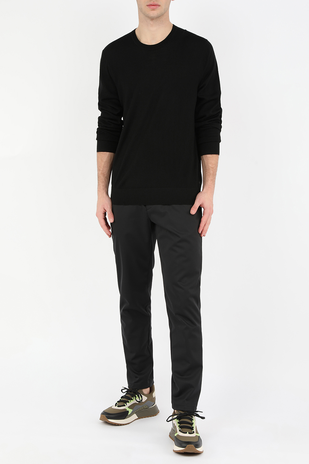 תמונת דוגמן קידמית של נעלי ספורט תיאו בגווני ירוק זית ולבן