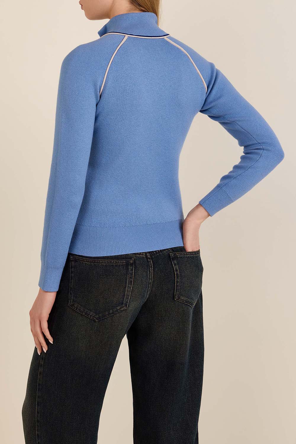 תמונת דוגמן אחורית של קרדיגן לניה