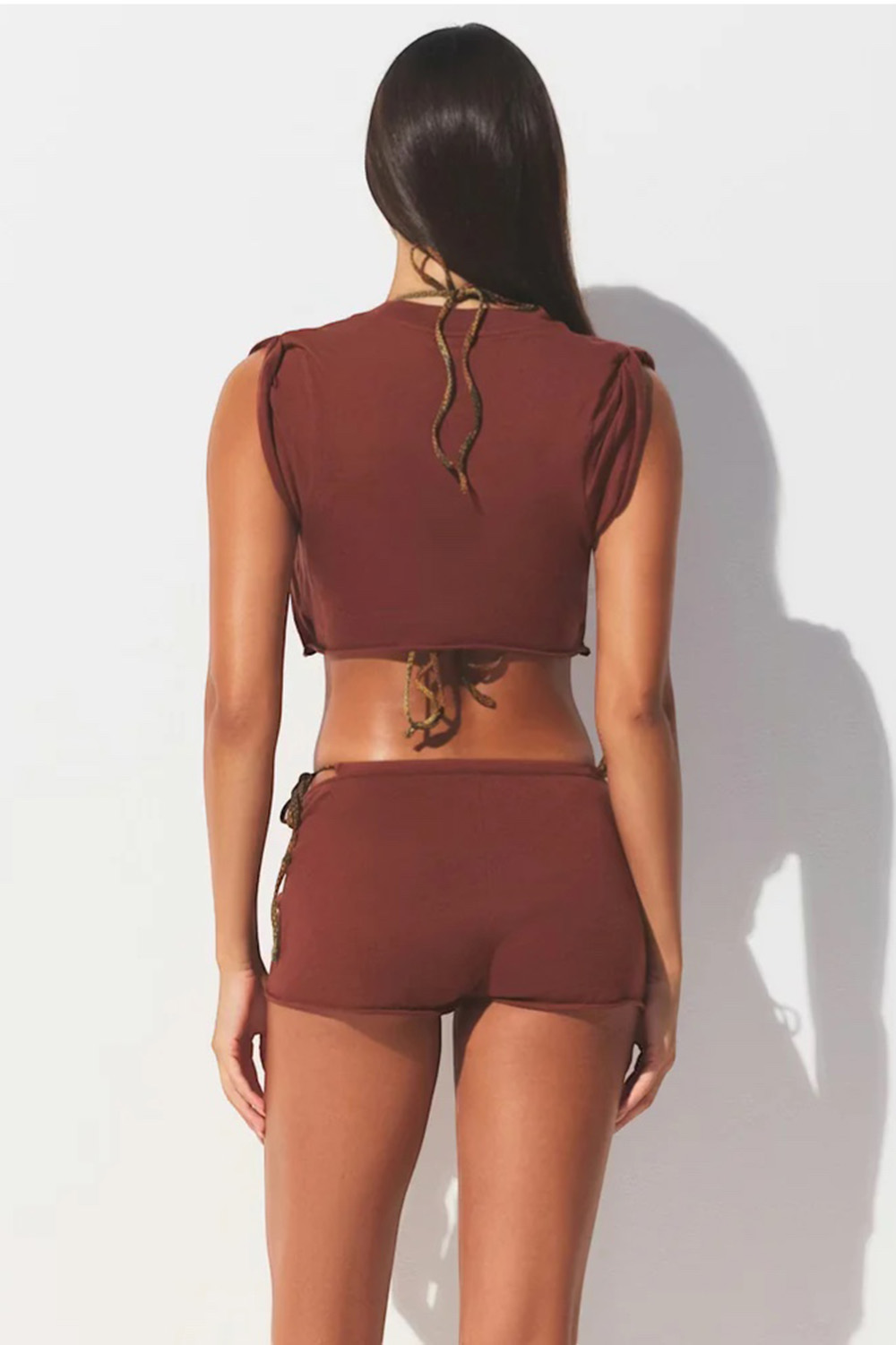 תמונת דוגמן אחורית של PLUNGE TWIST TOP