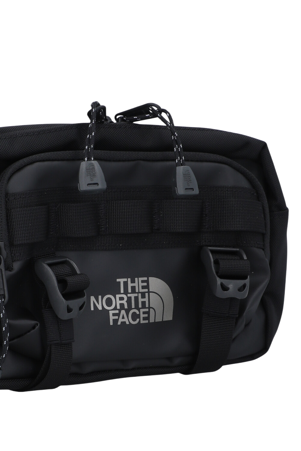 תמונת תקריב של תיק פאוץ' בייס קאמפ