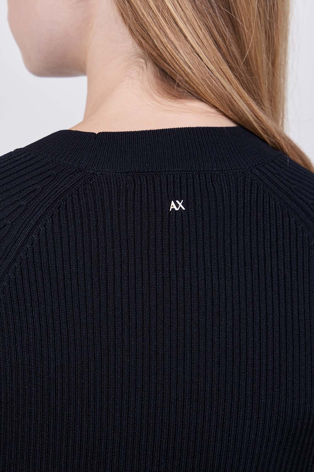 תמונת תקריב דוגמן של שמלת מידי