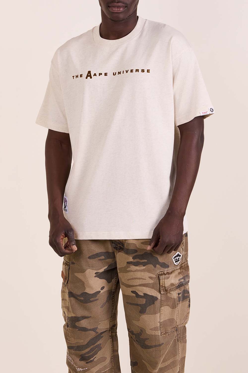 תמונת דוגמן קידמית של חולצת טי בגזרה רגילה