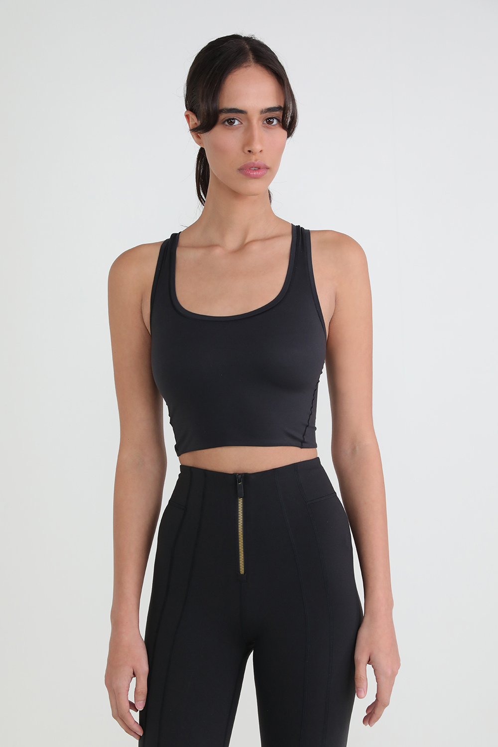תמונת דוגמן קידמית של Wundermost Nulu Scoop Neck Cropped Tank Top