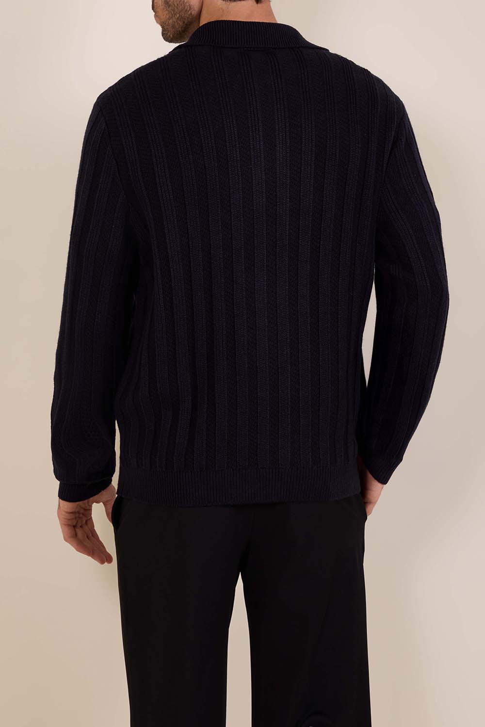 תמונת דוגמן אחורית של סריג