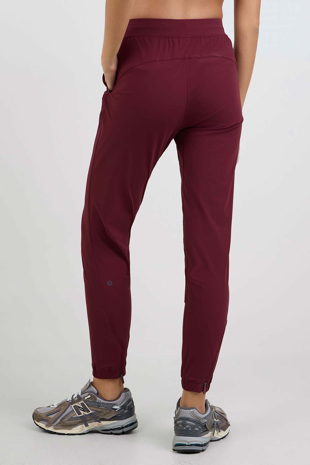 תמונת דוגמן אחורית של ADAPTED STATE HR JOGGER *REGULAR