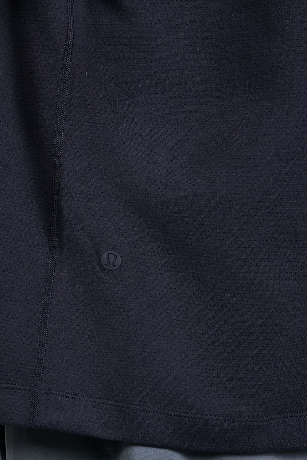 תמונת תקריב דוגמן של Mesh Soft Jersey Short-Sleeve Shirt