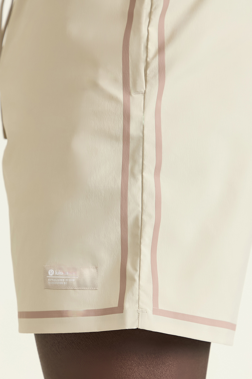 תמונת תקריב דוגמן של Hybrid Pool Short 7