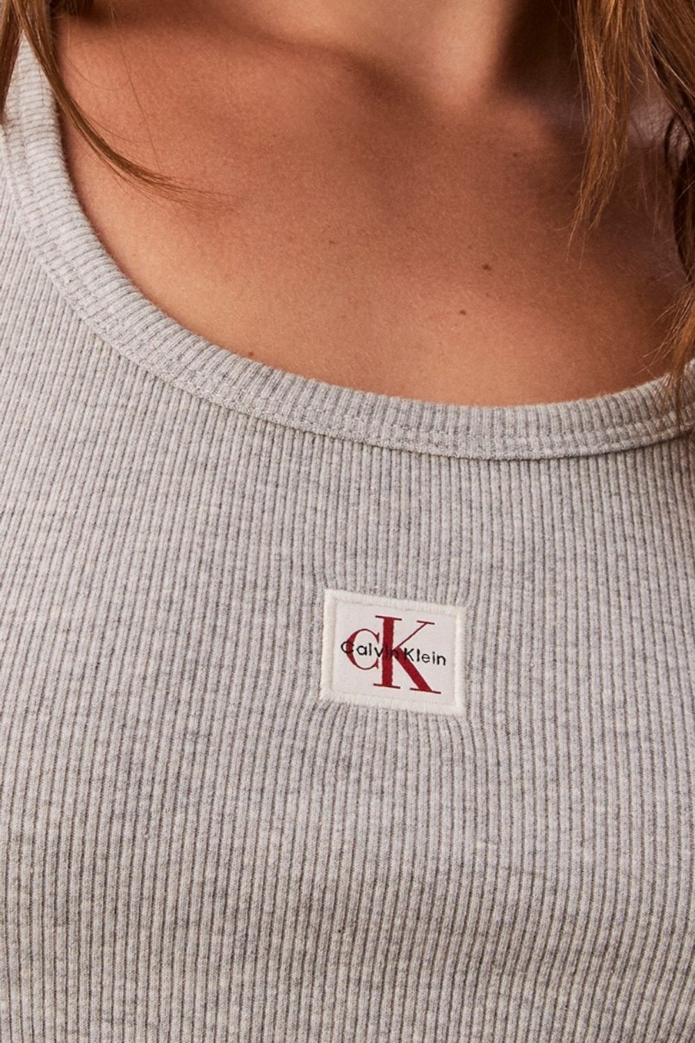 תמונת תקריב דוגמן של חולצת טי ארוכה