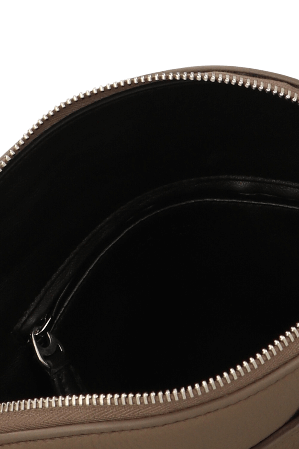 תמונת פנים של תיק קרוסבודי אנני