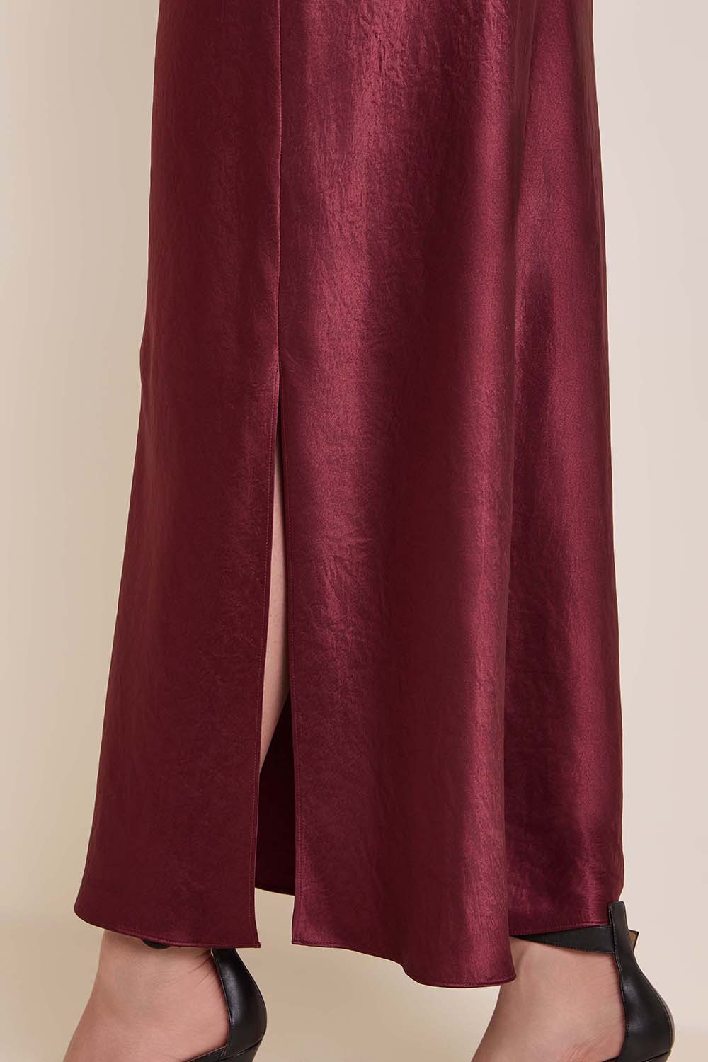 תמונת תקריב דוגמן של חצאית סאטן