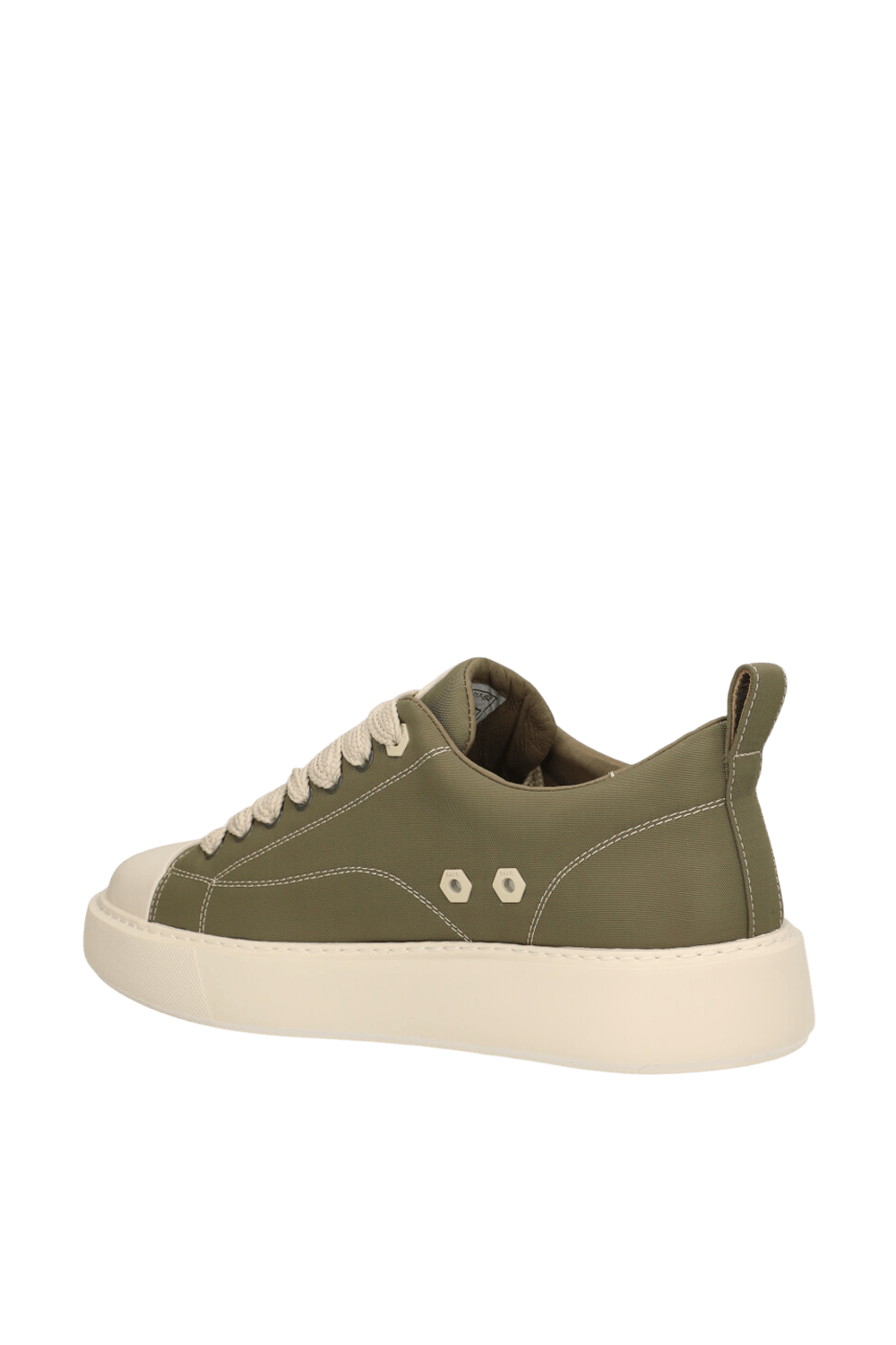 תמונה אחורית של נעלי סניקרס