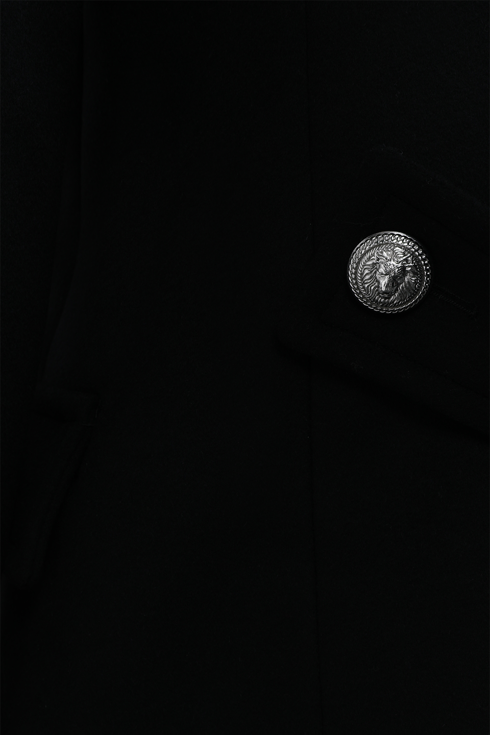 תמונת תקריב של מעיל צמר ארוך