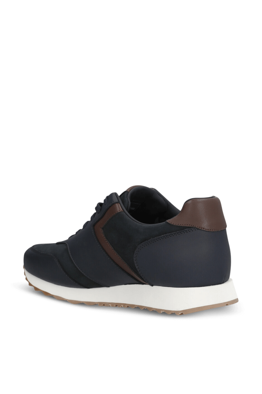 תמונת תקריב של נעלי סניקרס