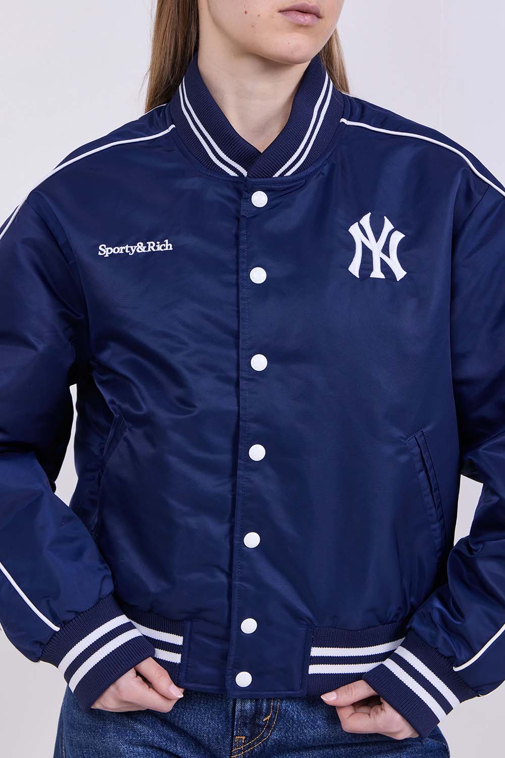 תמונת תקריב דוגמן של מעיל בייסבול