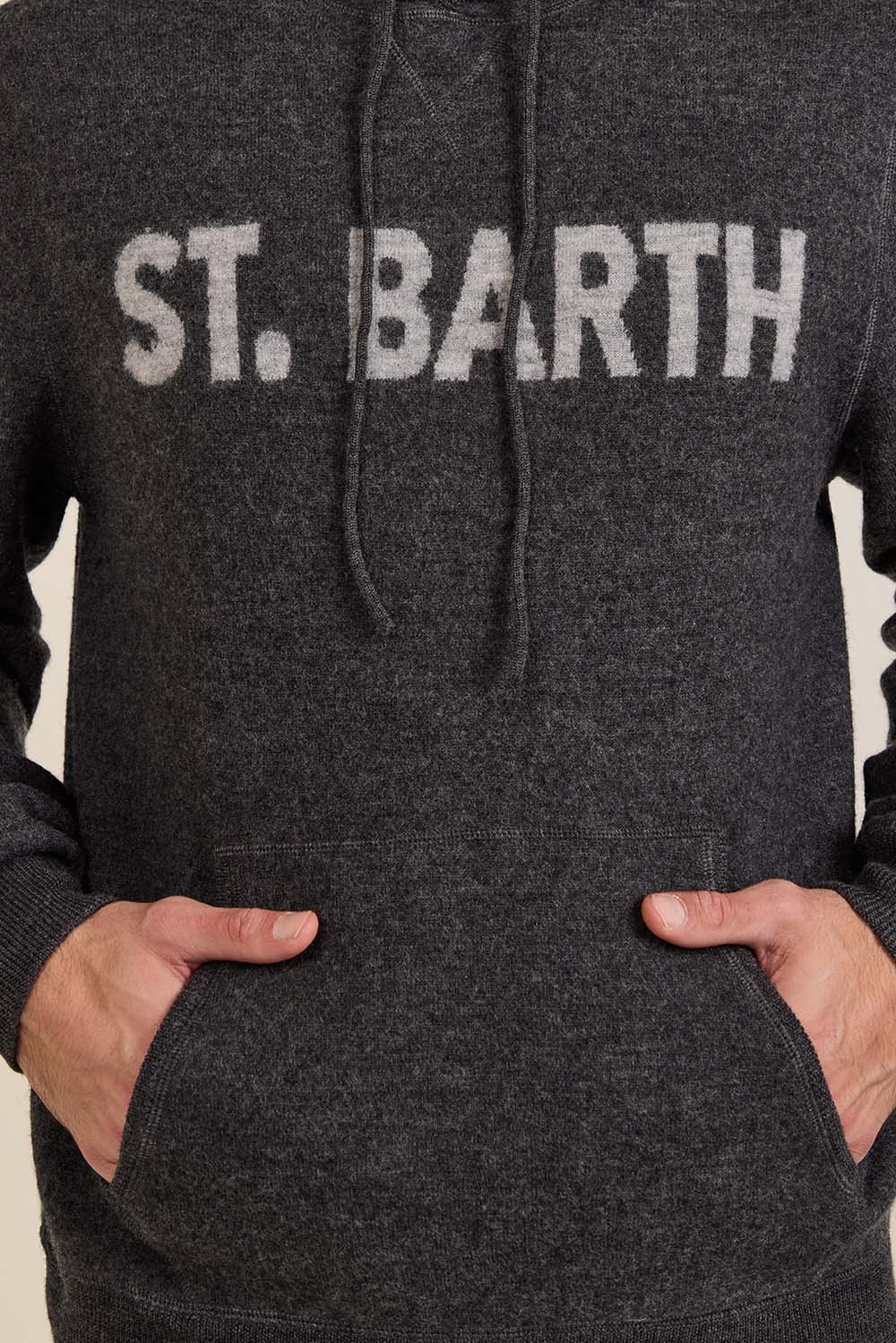 תמונת תקריב דוגמן של קפוצ'ון צמר