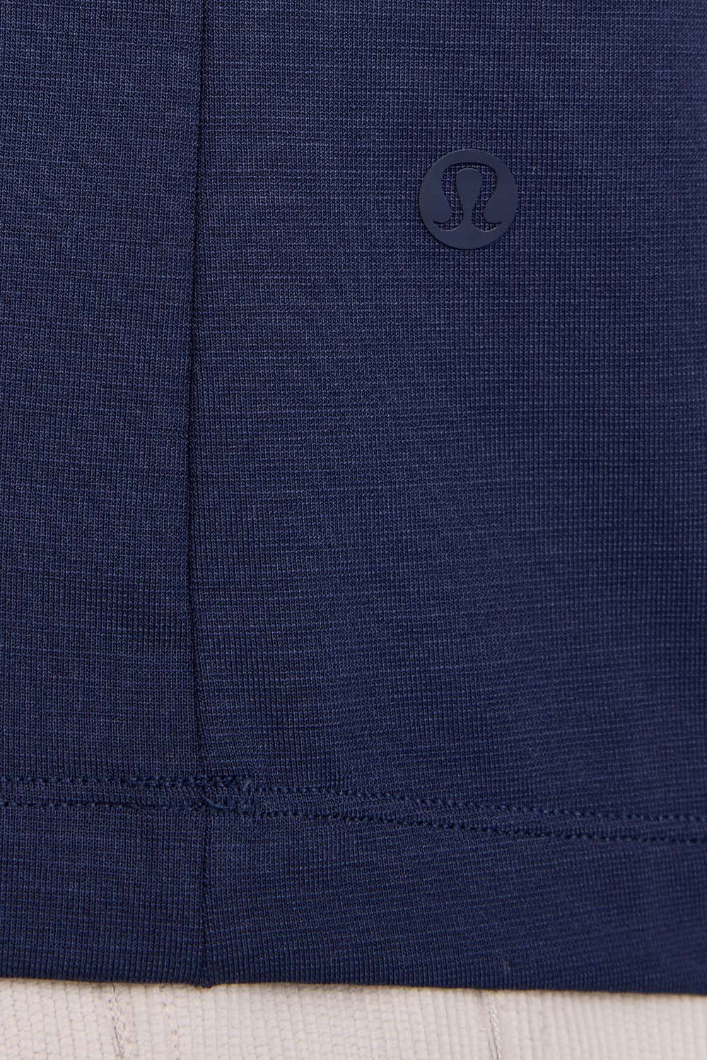 תמונת תקריב דוגמן של Evolution Long-Sleeve Polo Shirt