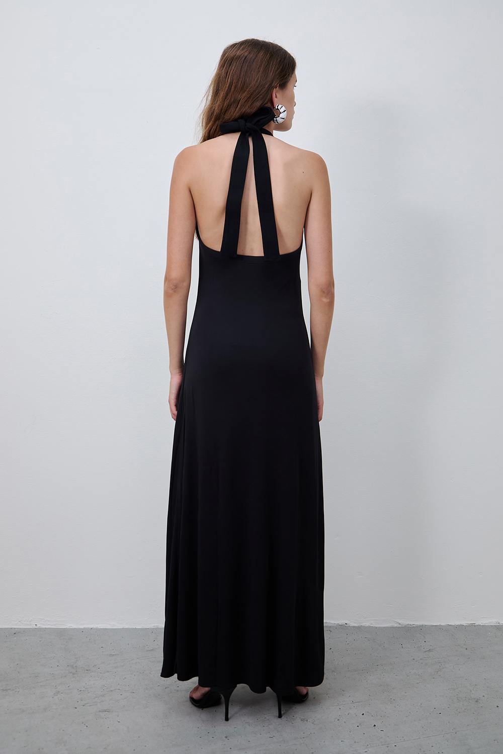 תמונת דוגמן אחורית של שמלת מידי