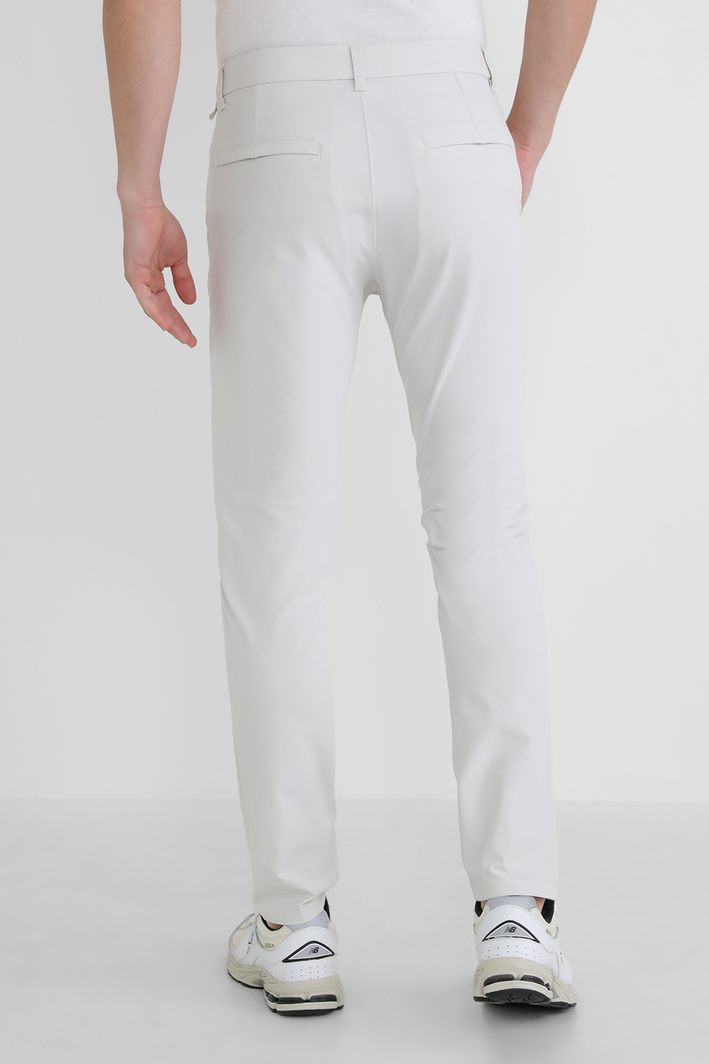 תמונת דוגמן אחורית של Commission Slim-Fit Pant 32