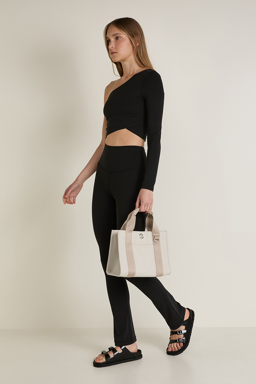 תמונת דוגמן קידמית של Two-Tone Canvas Tote Bag Mini