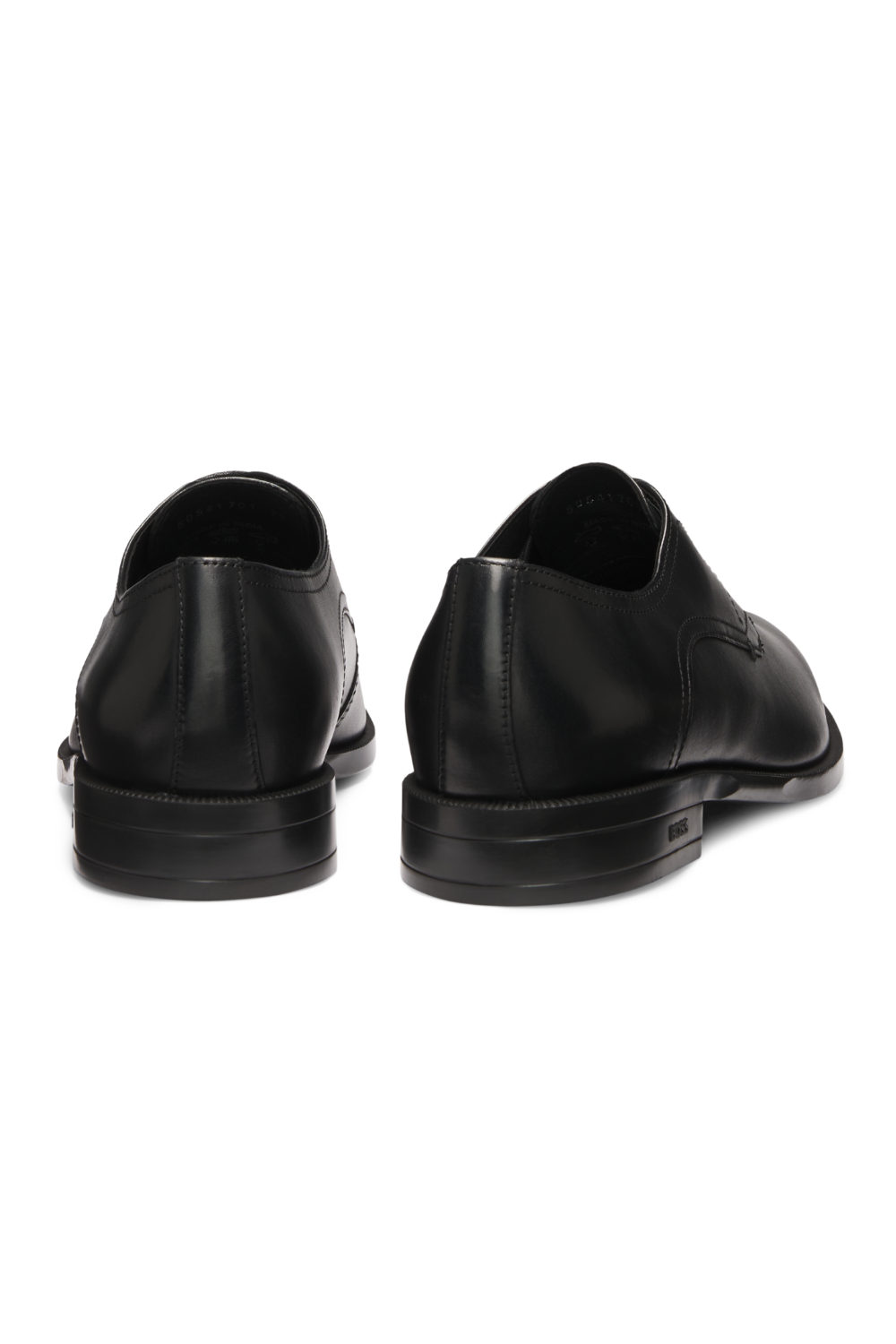 תמונת תקריב של נעלי דרבי עור