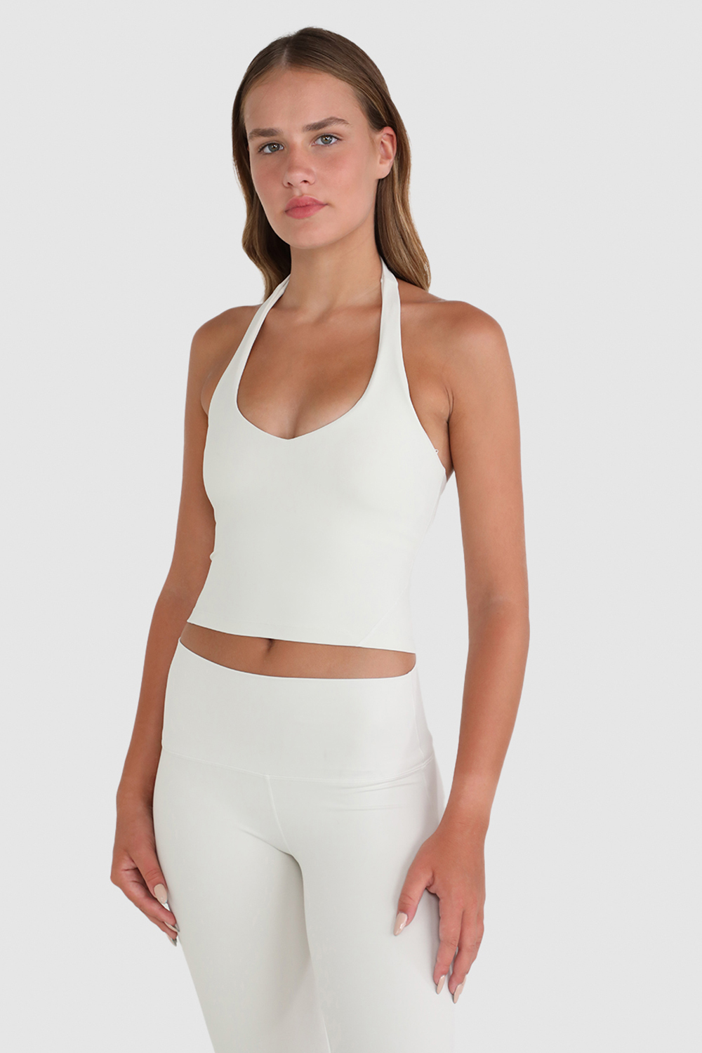 תמונת דוגמן קידמית של Align&trade; Halter Tank Top