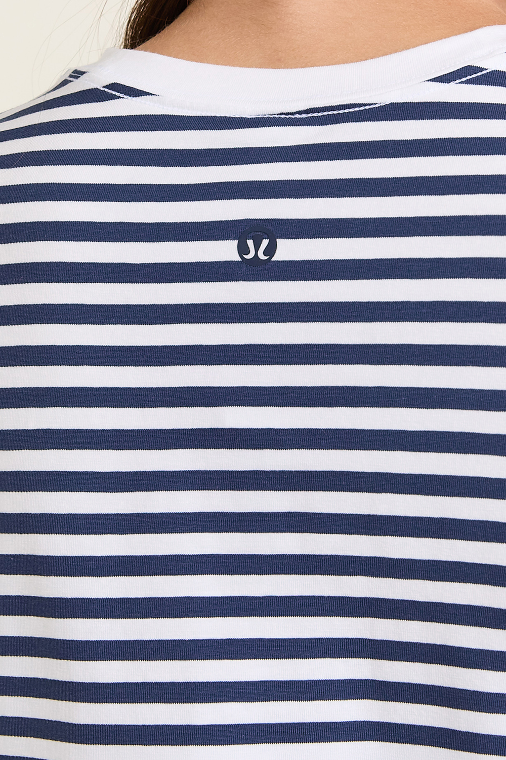 תמונת תקריב דוגמן של Love Curved-Hem Crewneck T-Shirt