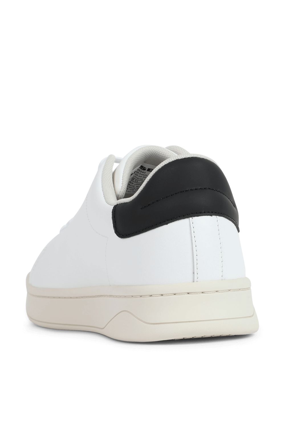 תמונה אחורית של סניקרס עור לבנות נמוכות וממותגות