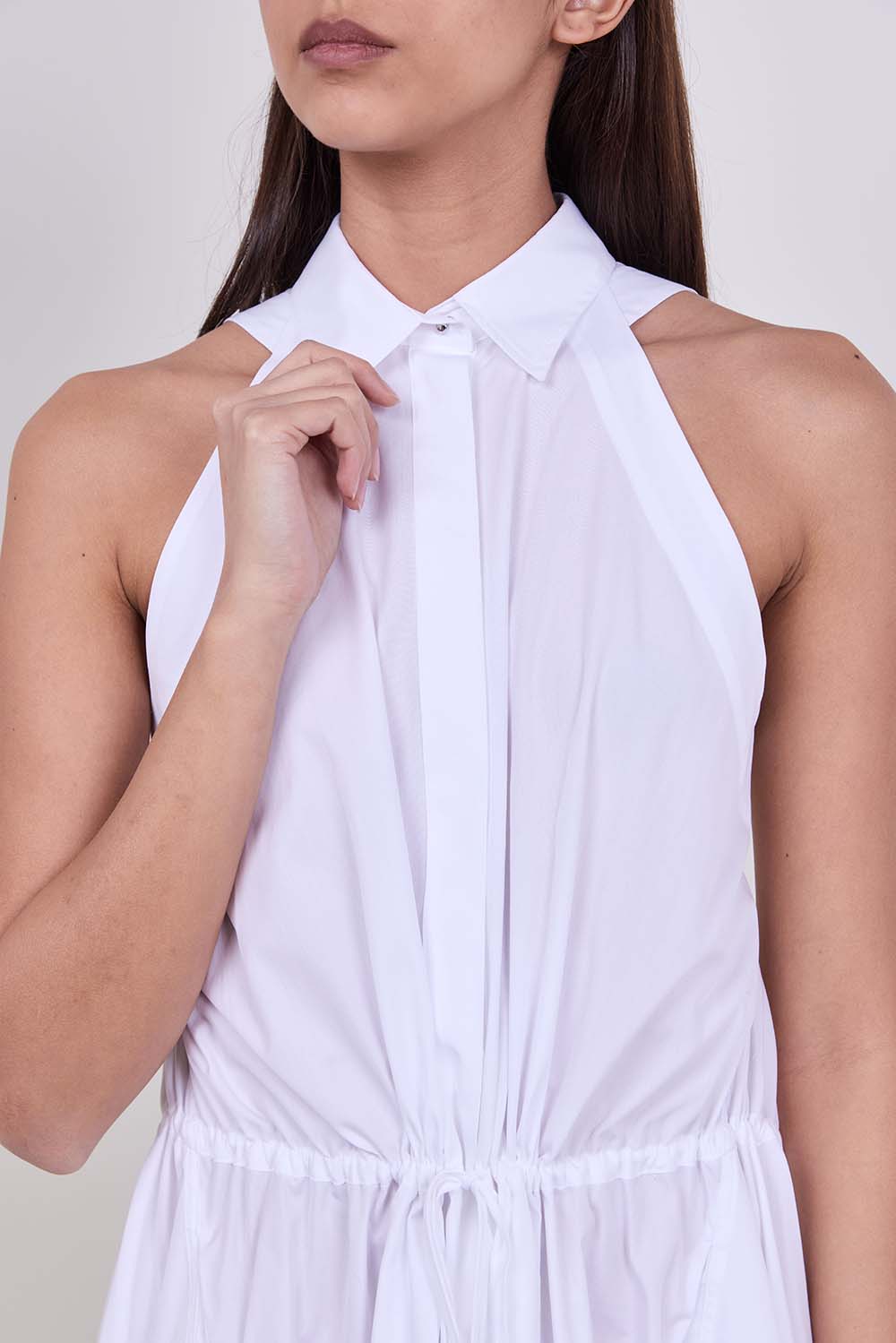 תמונת תקריב דוגמן של שמלת מידי