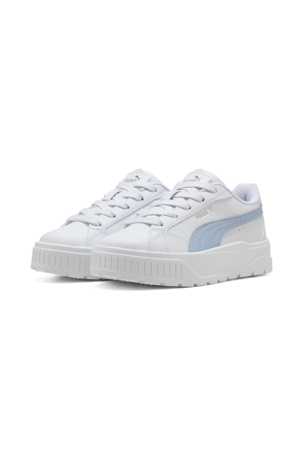 תמונת תקריב של נעלי סניקרס