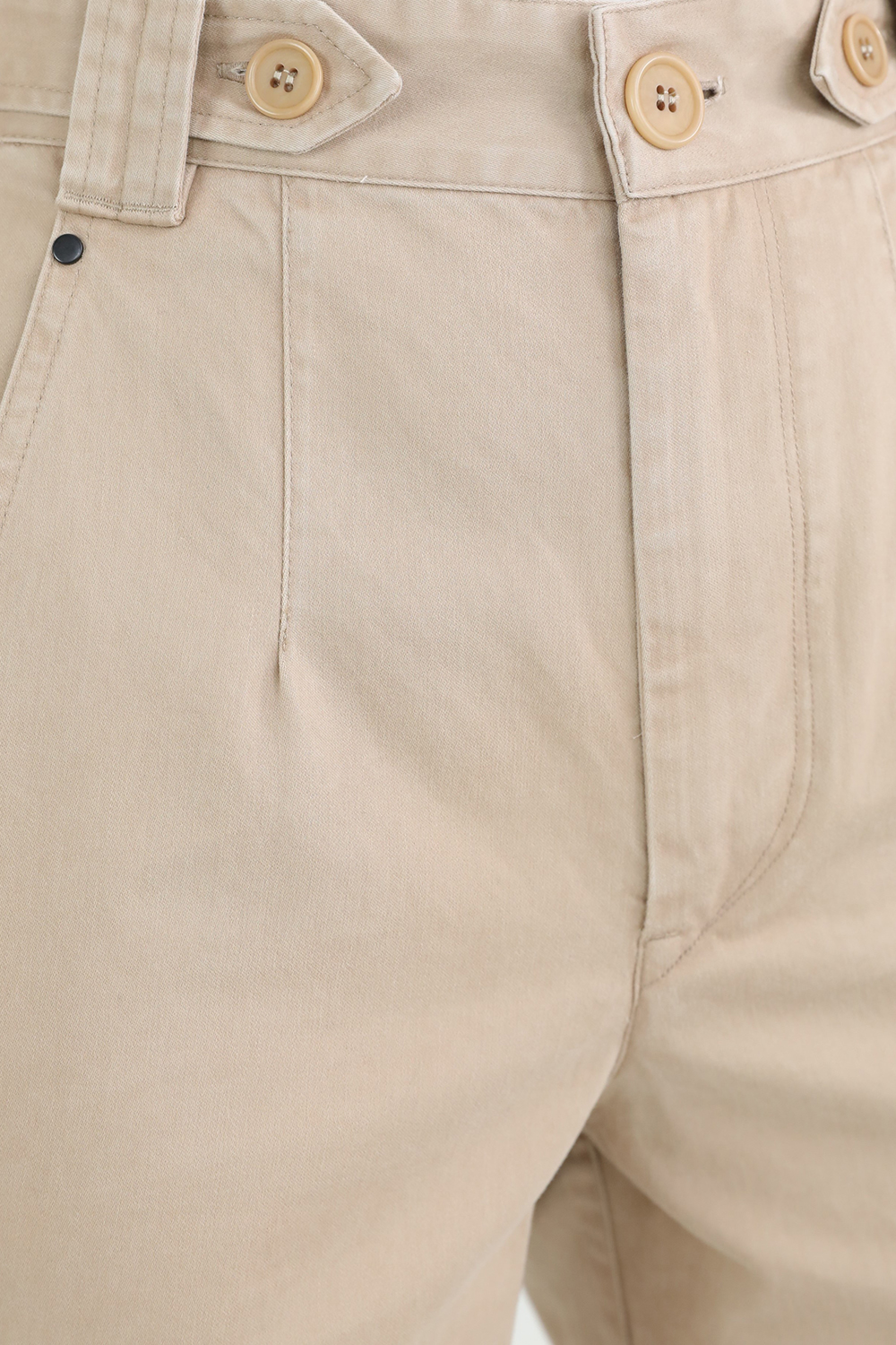 תמונת תקריב דוגמן של מכנסיים ארוכים