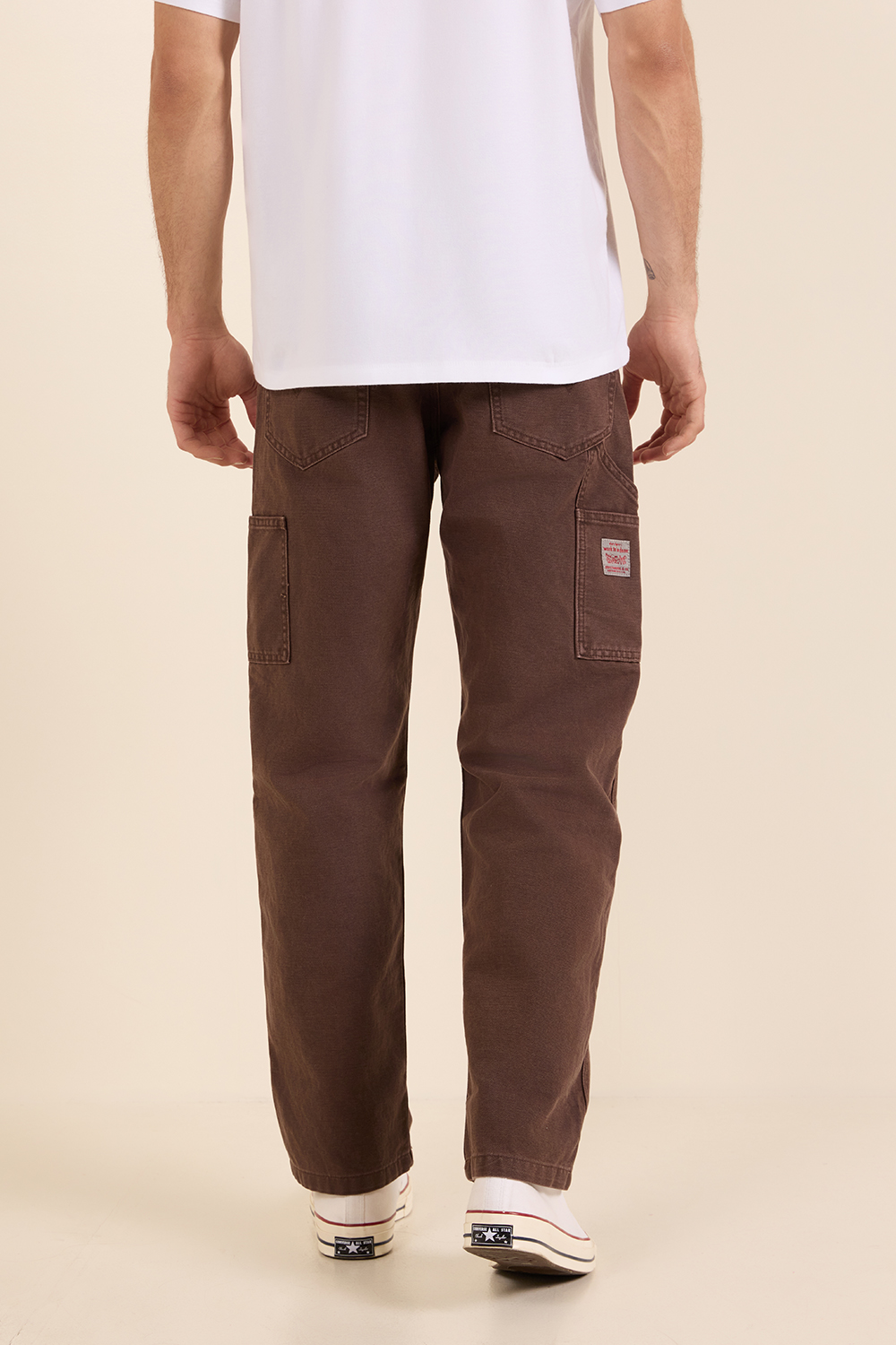 תמונת דוגמן אחורית של מכנסי ג'ינס 568 רחבים