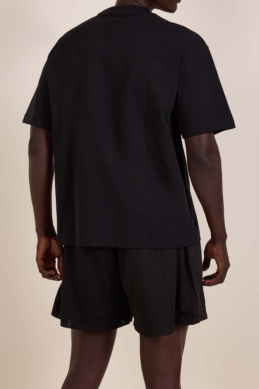 תמונת תקריב דוגמן של חולצת טי