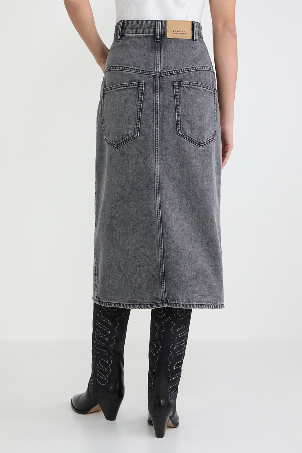 תמונת דוגמן אחורית של חצאית ג`ינס מידי