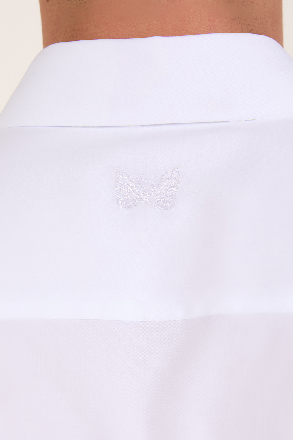 תמונת תקריב דוגמן של חולצה מכופתרת