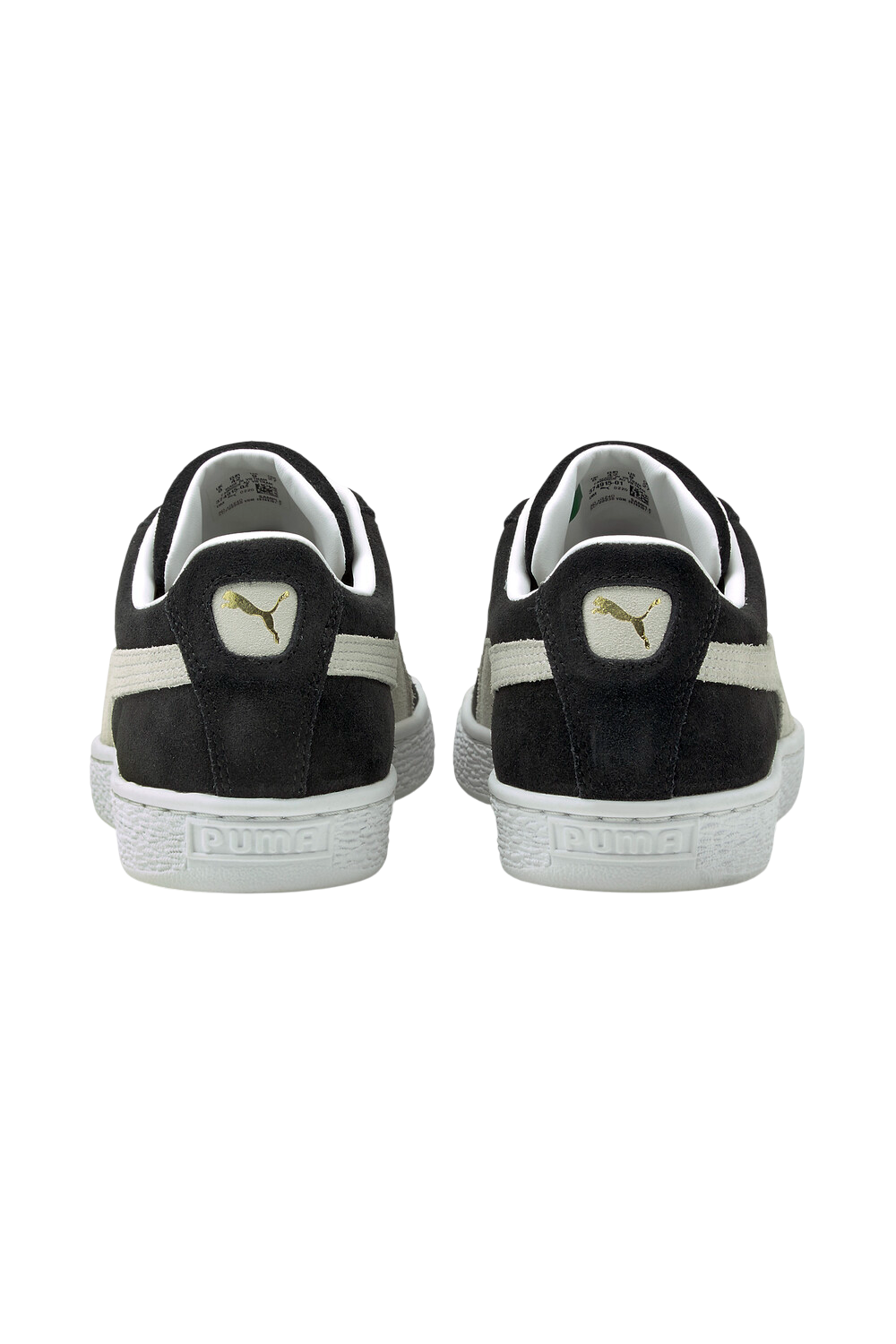 תמונת תקריב של נעלי סניקרס סוויד קלאסיות