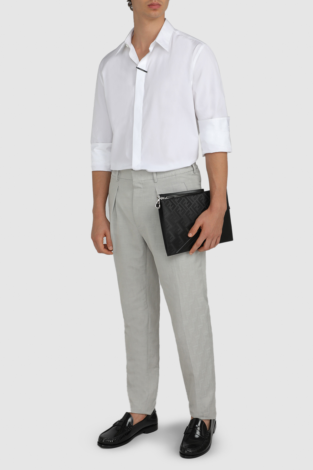 תמונת דוגמן קידמית של תיק קלאץ` מונוגרמה