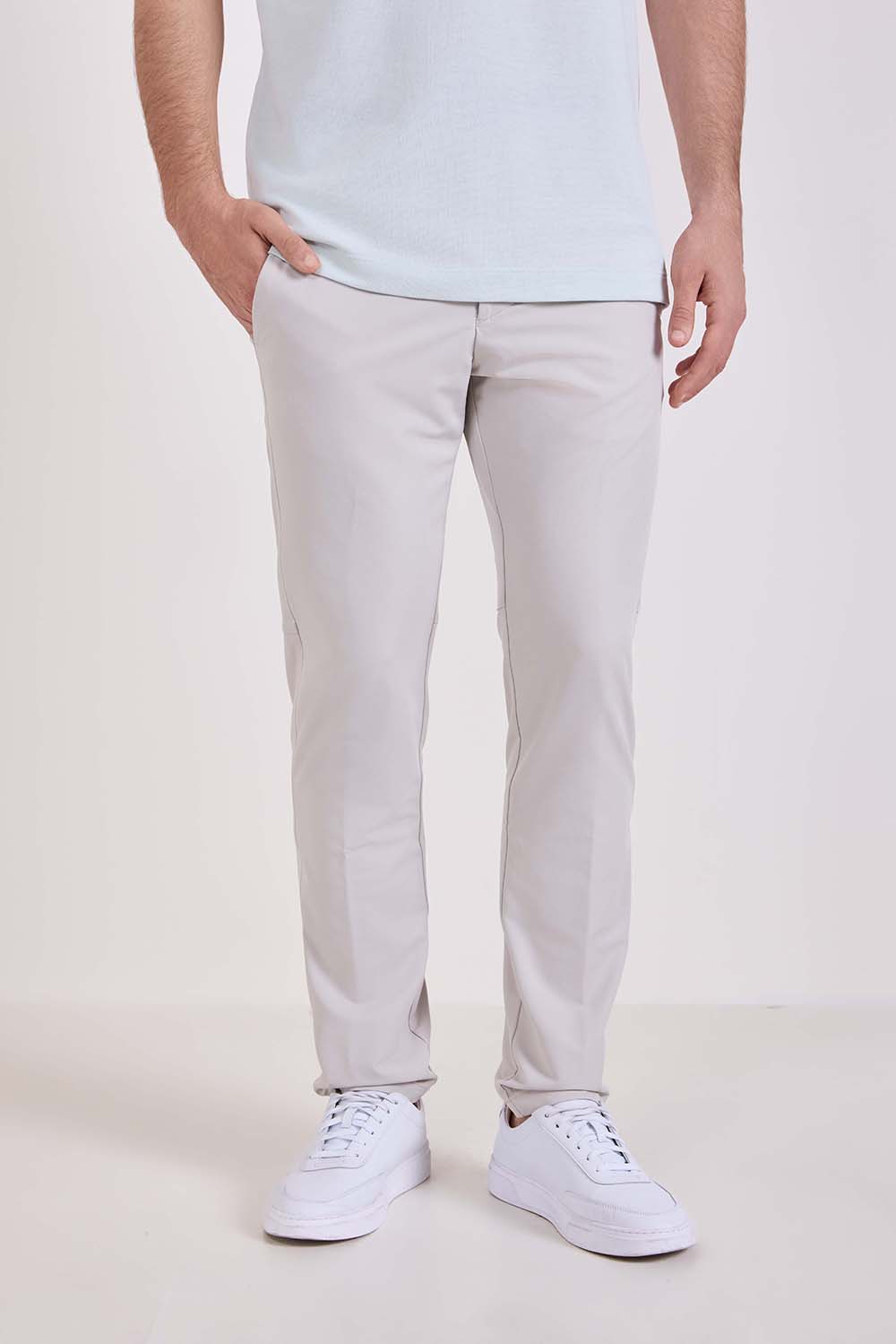 תמונת דוגמן קידמית של מכנסיים מחוייטים סלים פיט