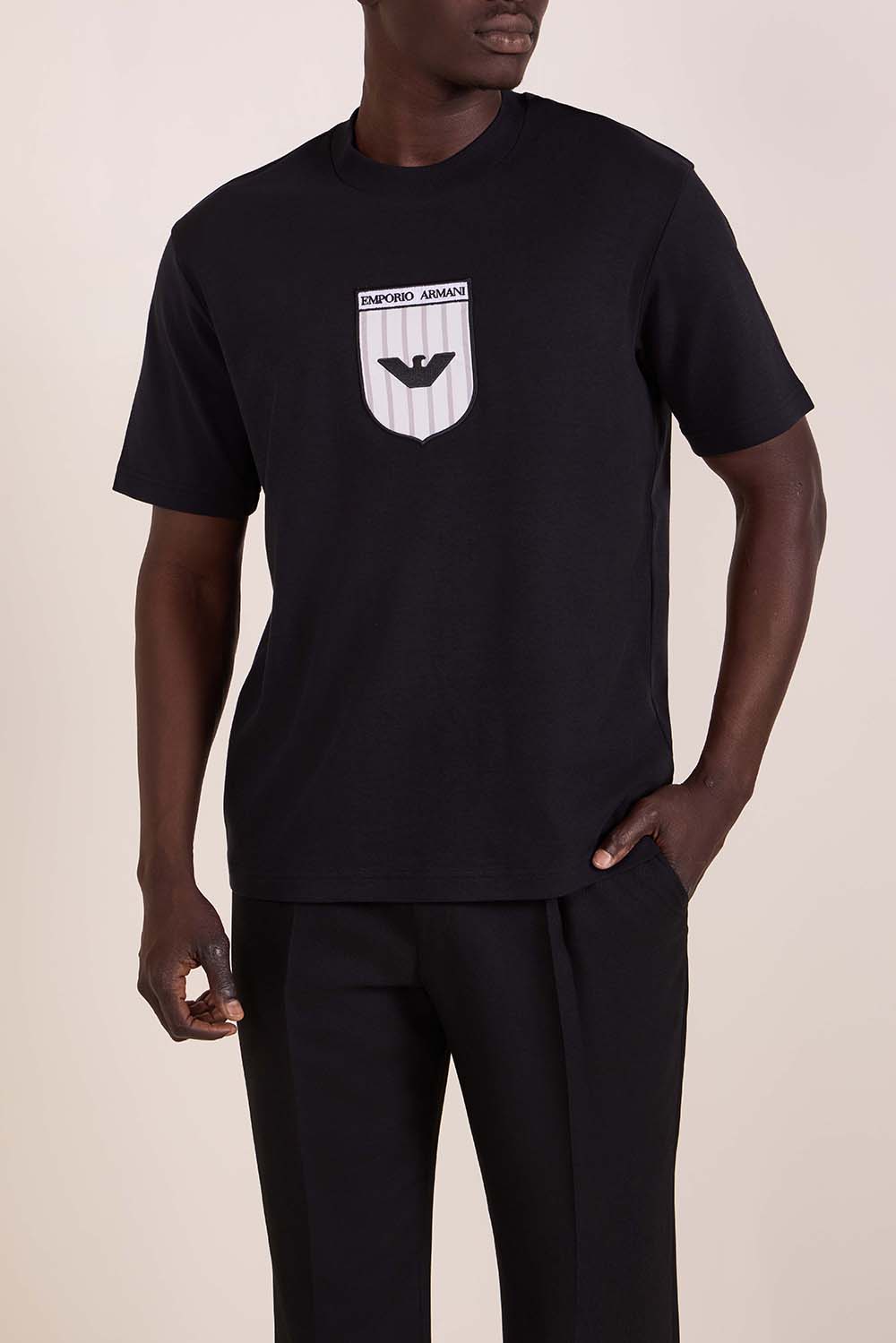 תמונת דוגמן קידמית של חולצת טי