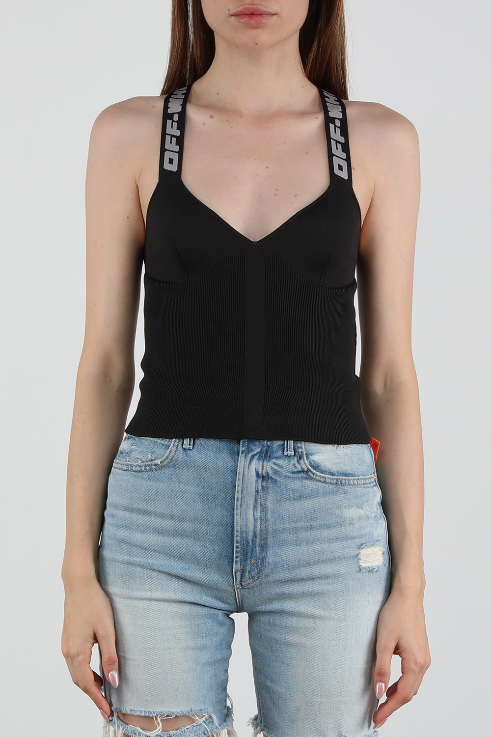 תמונת דוגמן קידמית של גופיית ריב עם רצועות לוגו