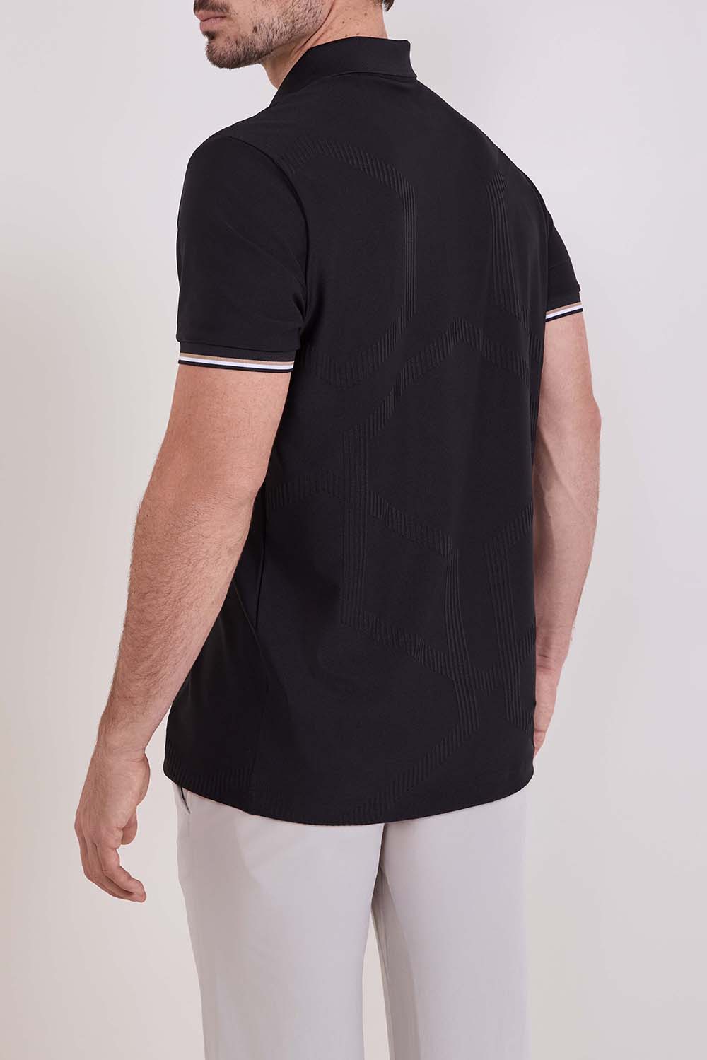 תמונת דוגמן אחורית של חולצת פולו