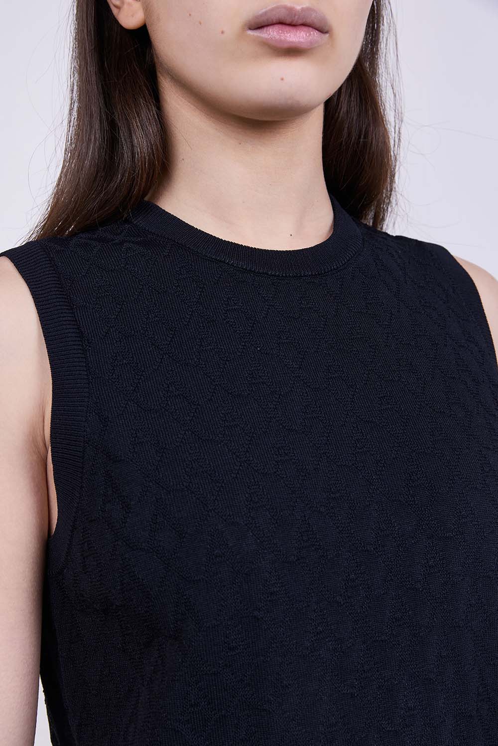 תמונת תקריב דוגמן של גופית סריג