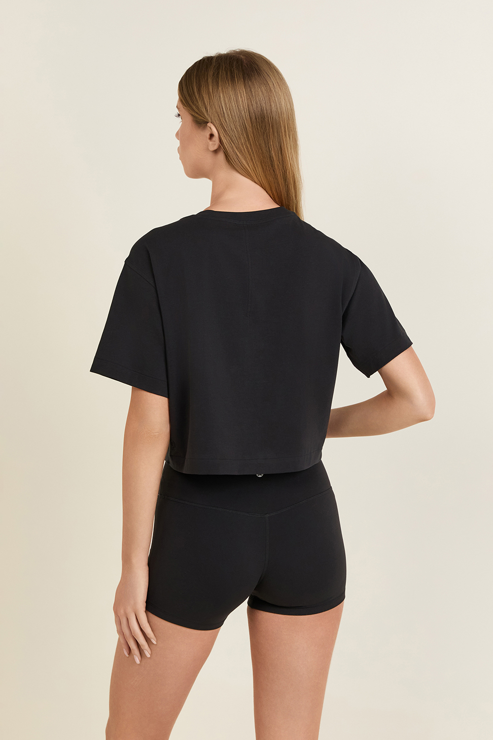 תמונת דוגמן אחורית של All Yours Organic Cotton Cropped T-Shirt