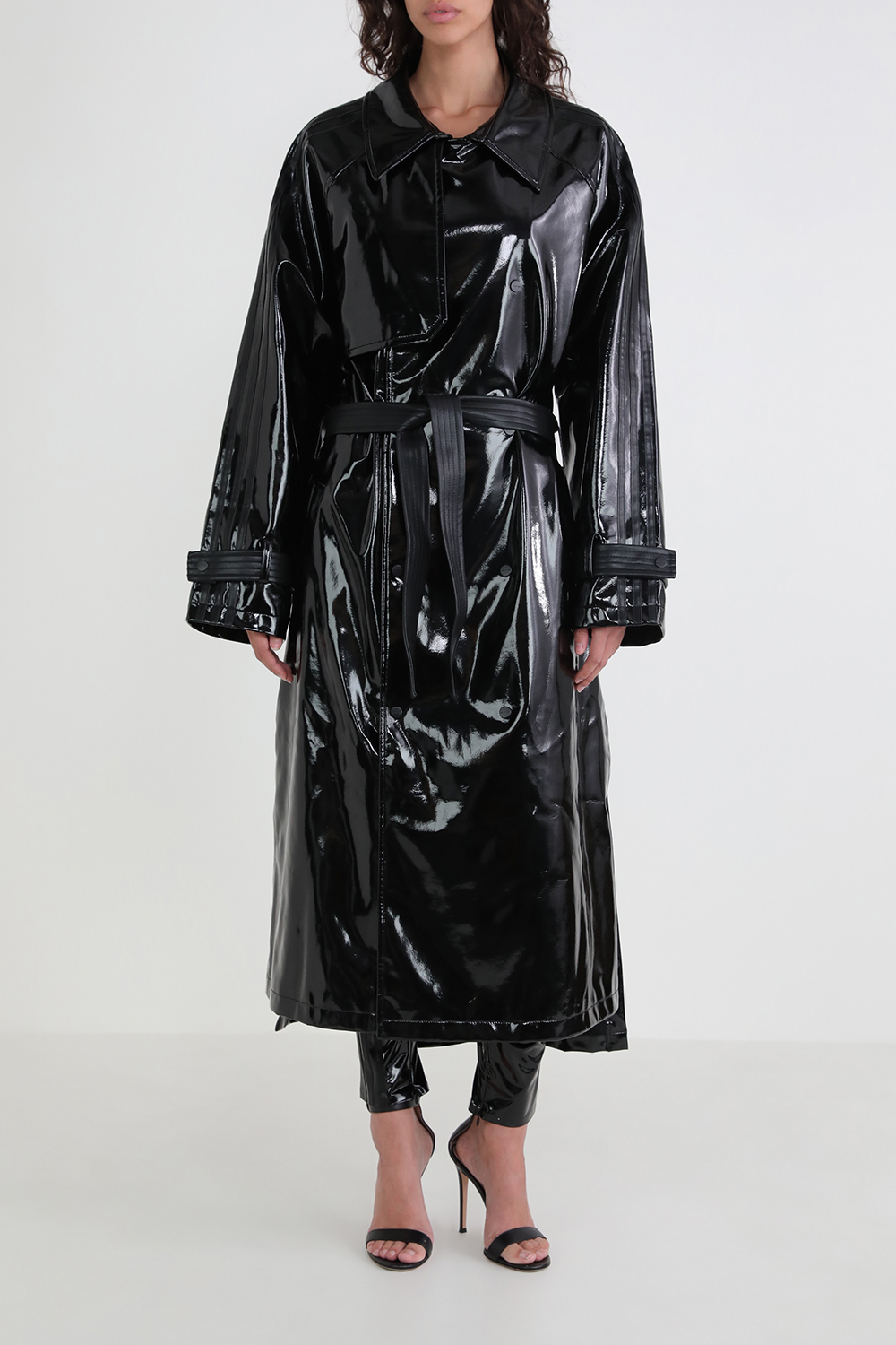 תמונת דוגמן קידמית של אדידס X אייבי מעיל טרנץ'