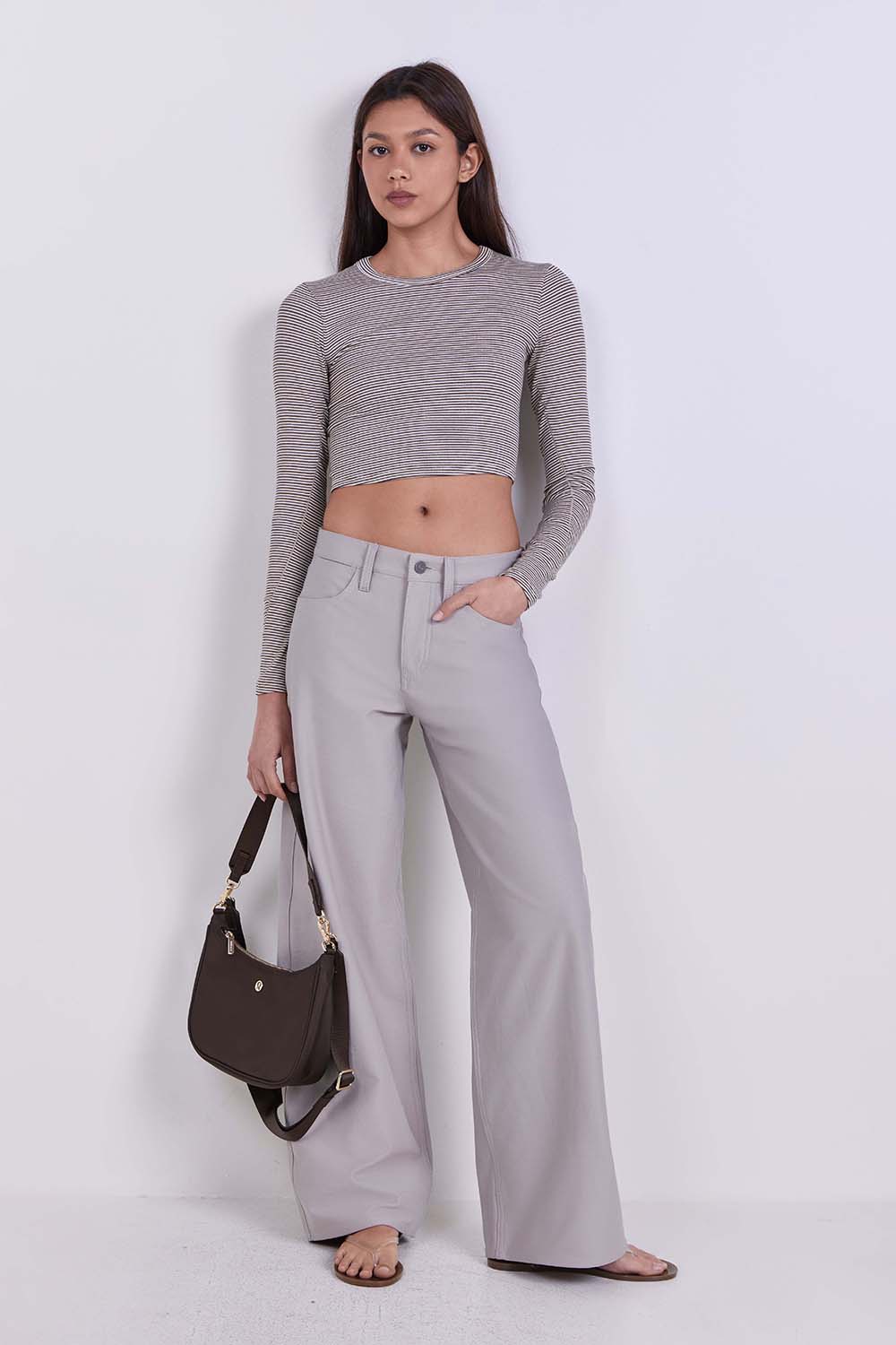 תמונת דוגמן קידמית של City Essentials Small Shoulder Bag 3L